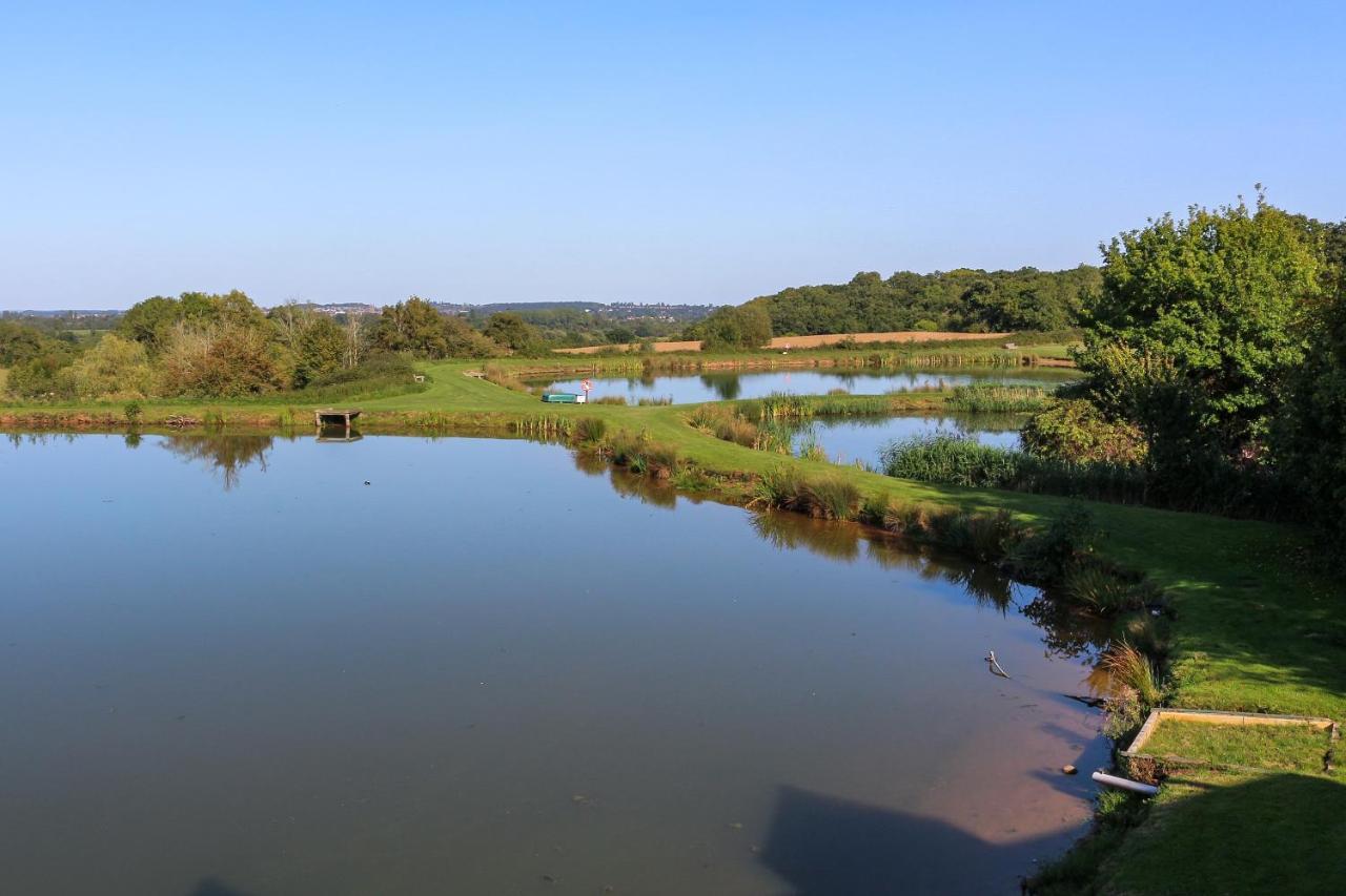 Bransford Farm Fishery & B & B Exterior photo