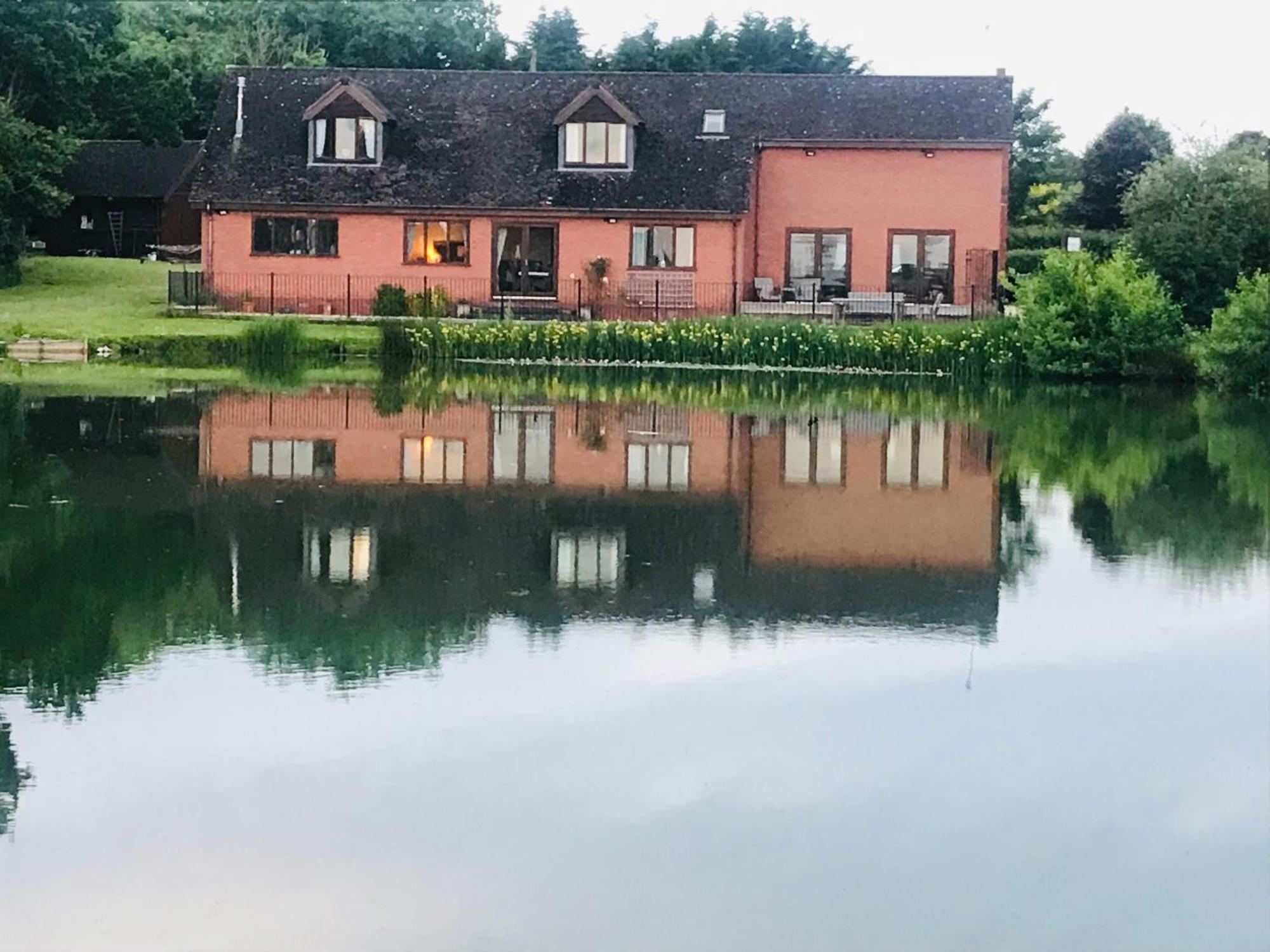 Bransford Farm Fishery & B & B Exterior photo